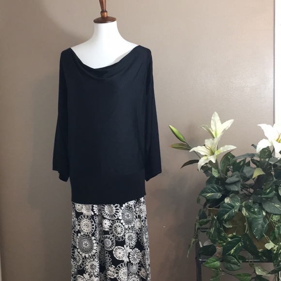 BEBE Long Sleeve Sweater Top - Picture 4 of 5